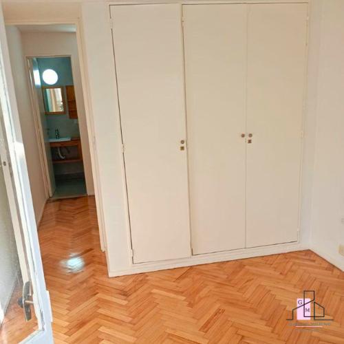 Foto de VENTA DEPTO 3 AMBIENTES REMODELADO A NUEVO, APTO CREDITO FLORES NORTE, imagen 1