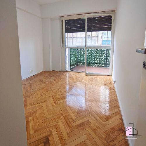 Foto de VENTA DEPTO 3 AMBIENTES REMODELADO A NUEVO, APTO CREDITO FLORES NORTE, imagen 3