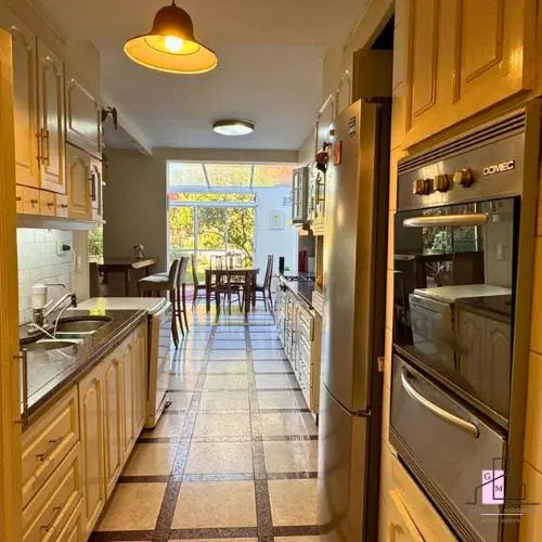 VENTA ESPECTACULAR CASA 8 AMB CON PILETA, PARQUE, PARRILLA, JARDIN DE INVIERNO, EXCELENTE UBICACION 3