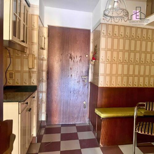 Foto de VENTA AMPLIO SEMIPISO 4 AMBIENTES COCHERA BAULERA 115 M² CABALLITO – A, imagen 1