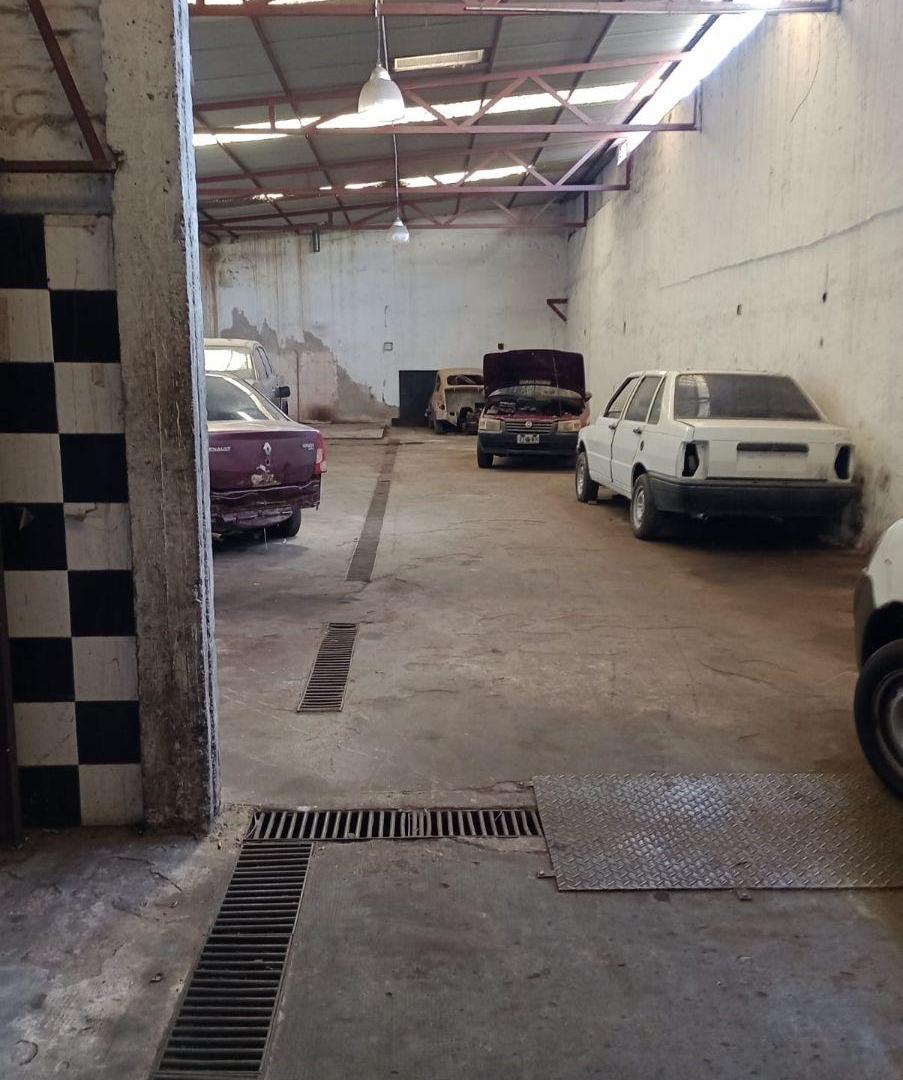Foto de VENTA EN BLOCK GALPÓN/DEPOSITO + 2 PH DE 2 Y 3 AMB CON ENTRADA, imagen 5