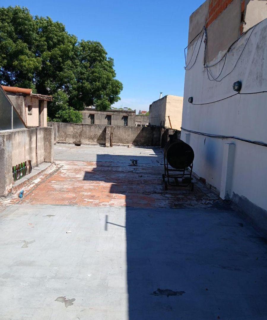 Foto de VENTA EN BLOCK GALPÓN/DEPOSITO + 2 PH DE 2 Y 3 AMB CON ENTRADA, imagen 2
