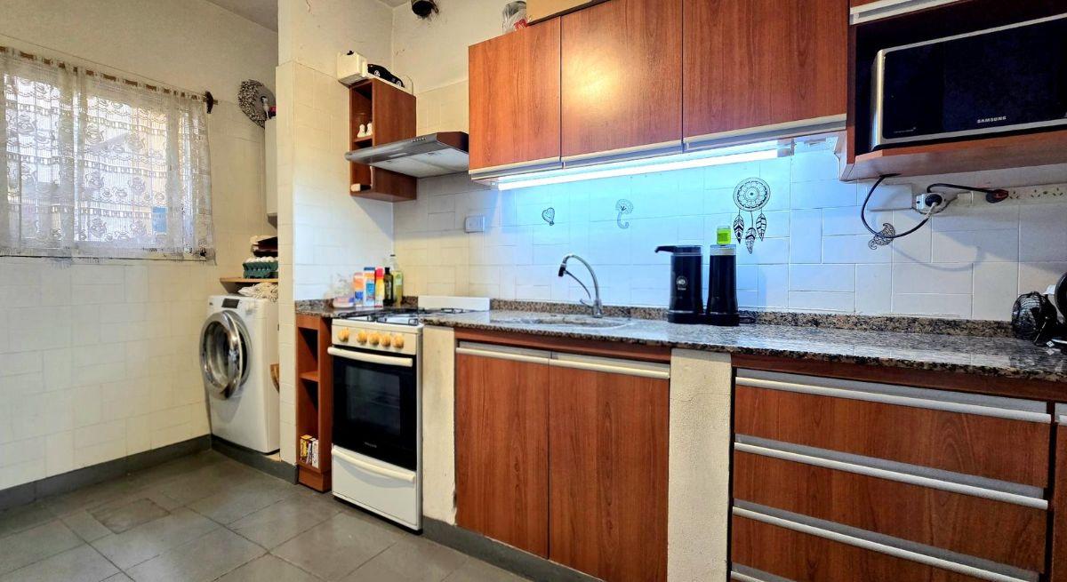 Foto de Venta PH 3 AMB CON PATIO , QUINCHO CON PARRILLA SIN EXPENSAS EN VILLA, imagen 3