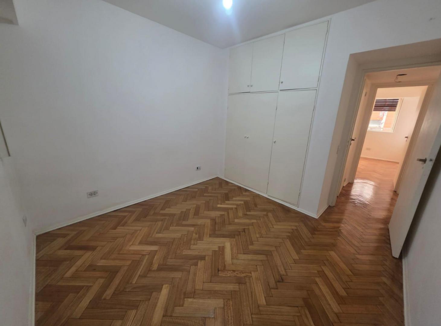 Venta Departamento 3 ambientes en Flores con dependencia y Lavadero con Toilette