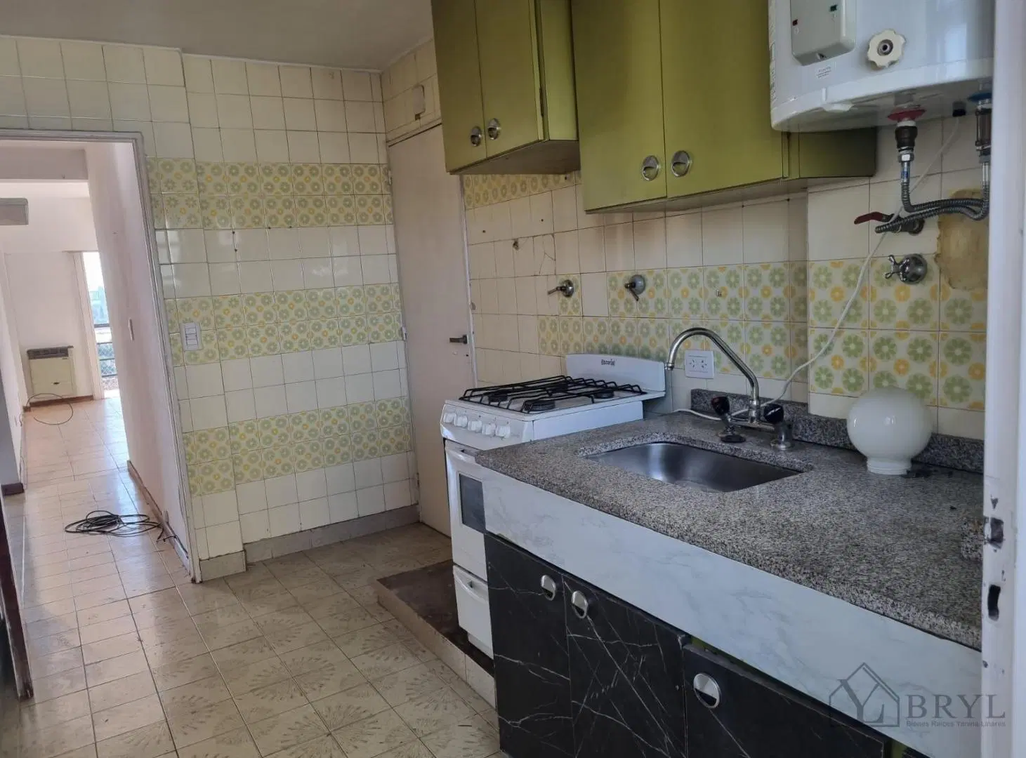 Venta Departamento 3 Ambientes a reciclar en Wilde en frente de la estación 8