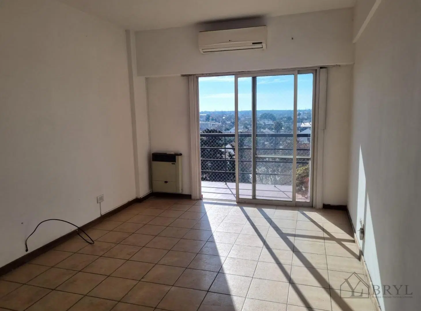 Venta Departamento 3 Ambientes a reciclar en Wilde en frente de la estación 2