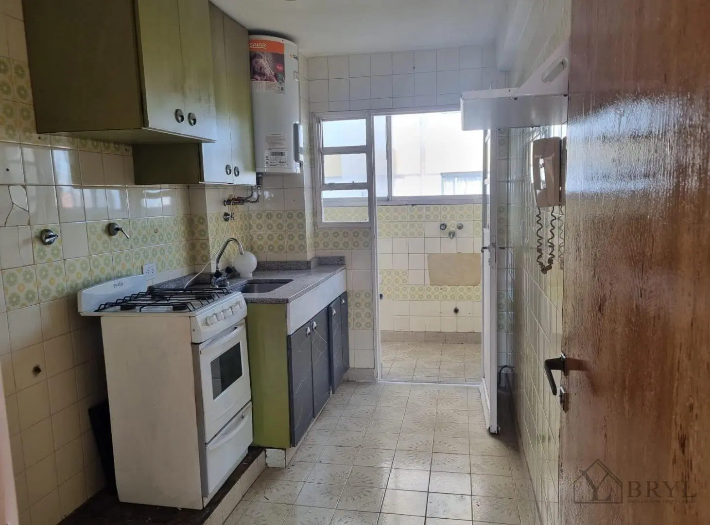 Venta Departamento 3 Ambientes a reciclar en Wilde en frente de la estación 5