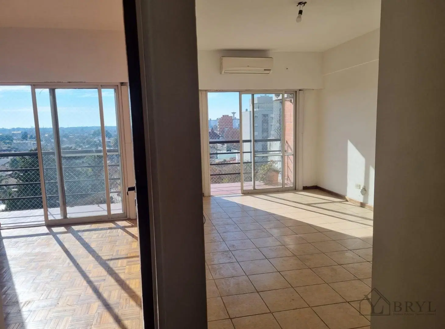 Venta Departamento 3 Ambientes a reciclar en Wilde en frente de la estación 3