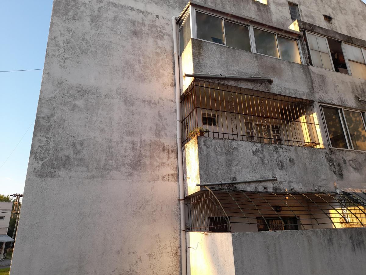 Departamento 141 y 58 , frente, 2 dormitorios, cochera, balcon.-
