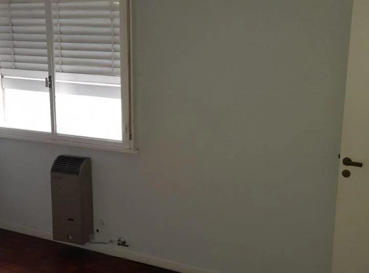 Departamento 43 y 7 al frente, liv com, coc-com, 3 dormitorios, baños, terraza. 3