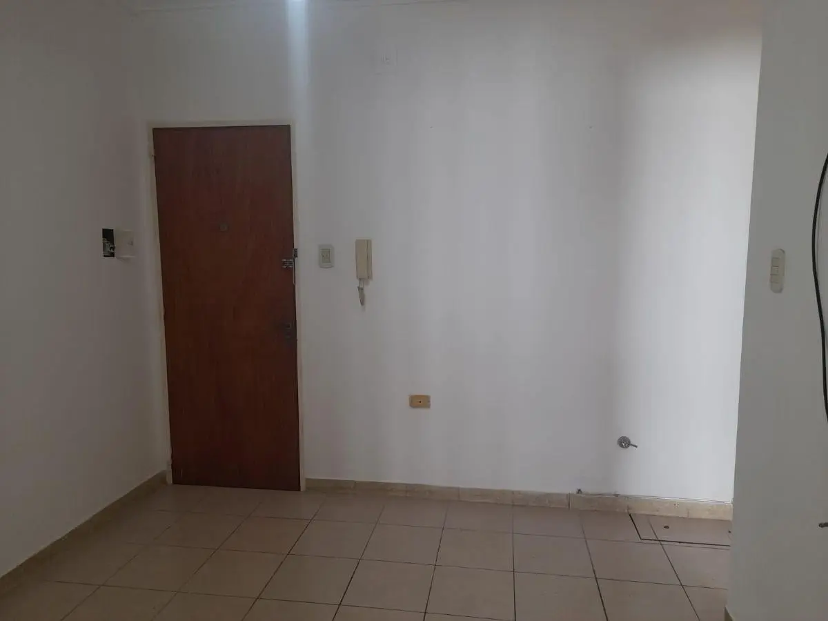 Departamento 46 y 15 en alquiler Living comedor, cocina, lavadero, 1 dormitorio con placard. 5