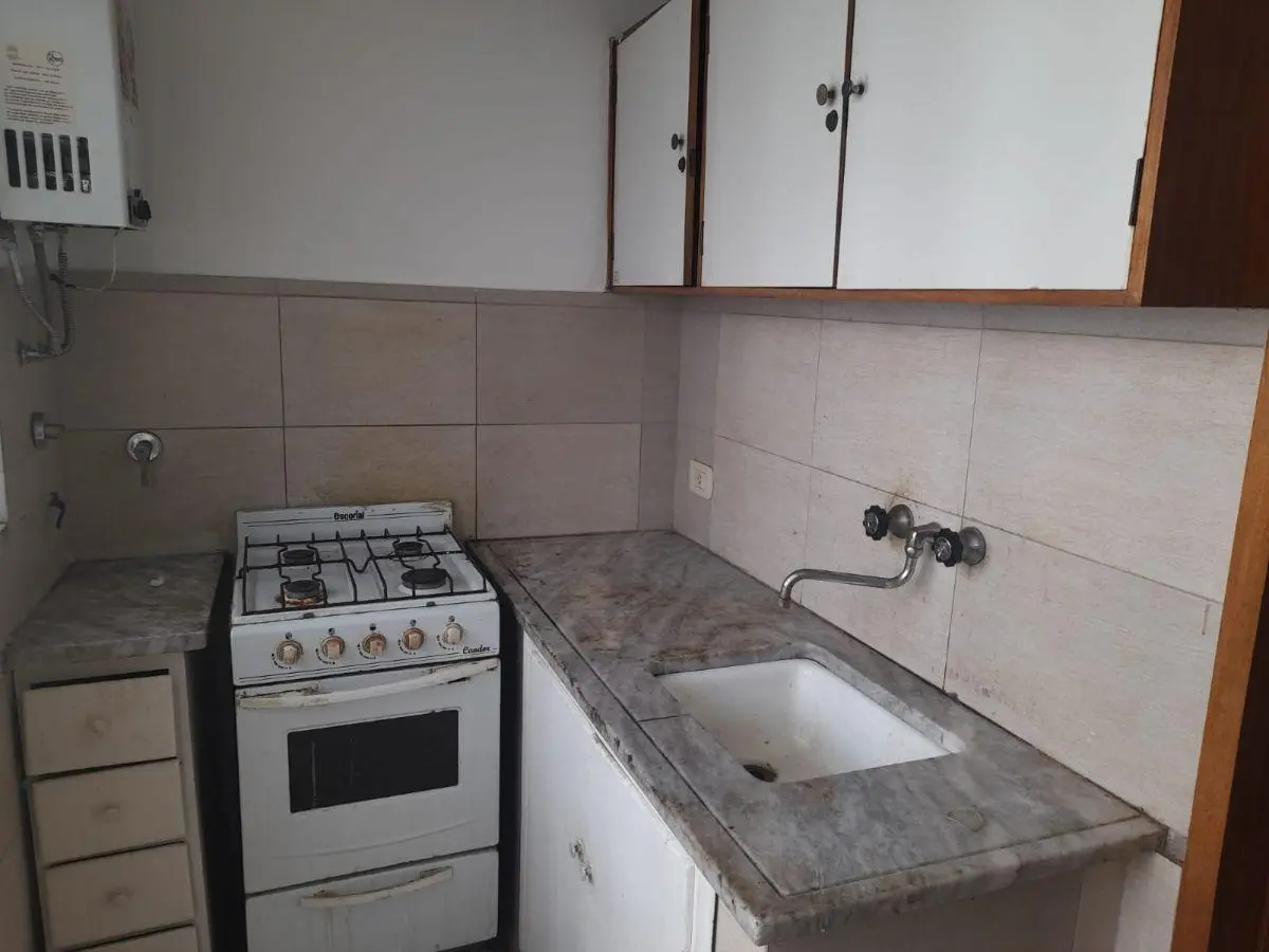 Departamento 46 y 15 en alquiler Living comedor, cocina, lavadero, 1 dormitorio con placard. 4