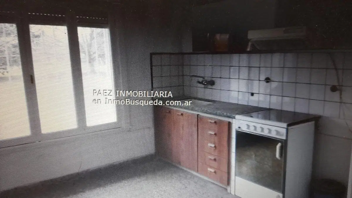 Casa 412 y 28 Venta 2 plantas 3 dormitorios, cochera 2 baños lote 44 m x 45 m 5