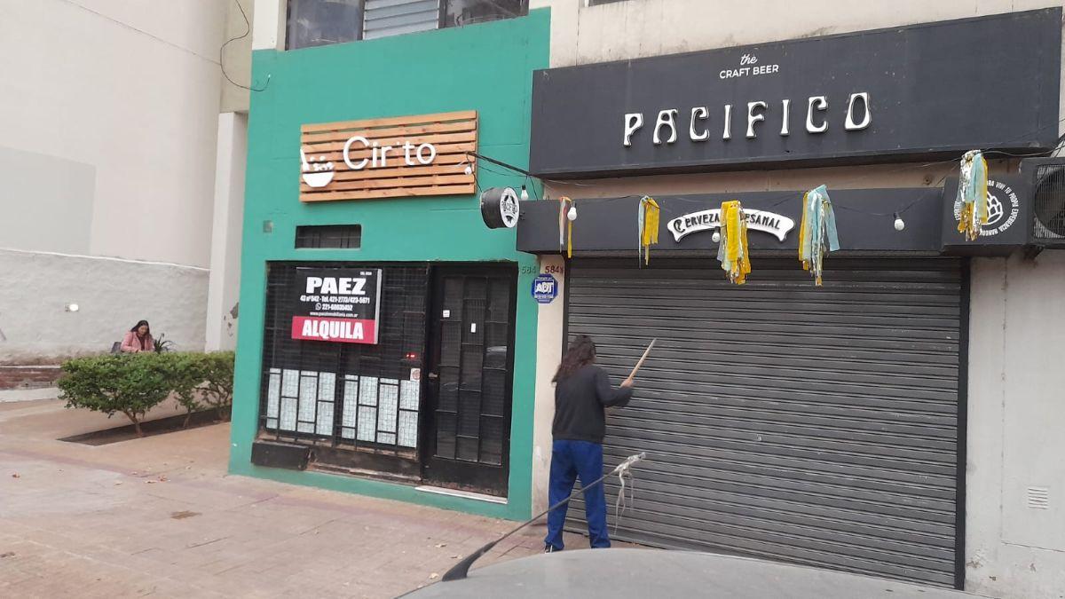 Local comercial 56 y 7 alquiler, 2 plantas, superficie 85 m² mide 3 m por 10 m.-
