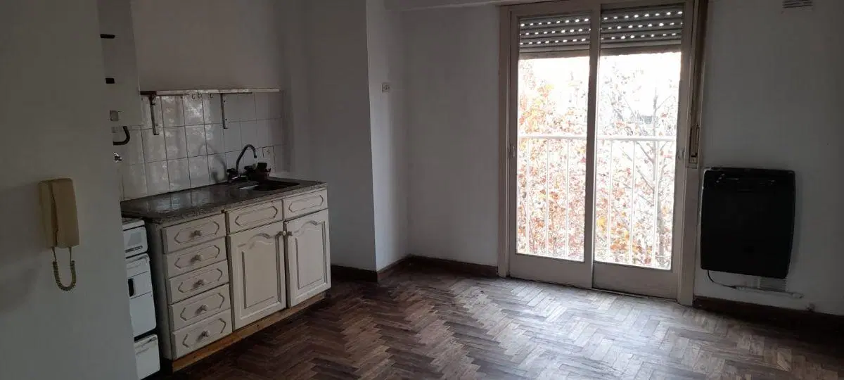 Departamento dg 74 y 6 al frente comedor , cocina , 38 m², un dormitorio en alquiler en La Plata 4