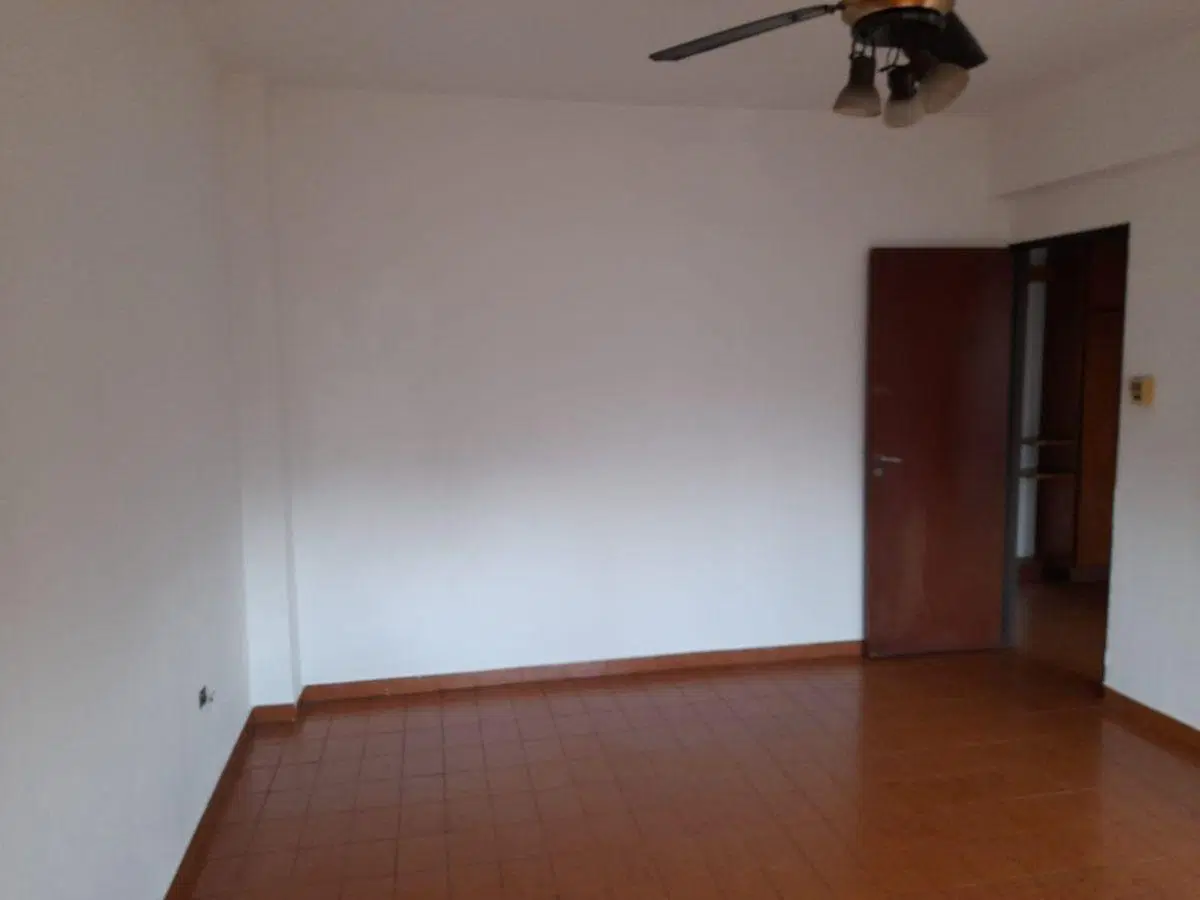 Departamento dg 74 y 5 frente, living comedor, cocina, baño, dormitorio, placard, baulera, cochera 3