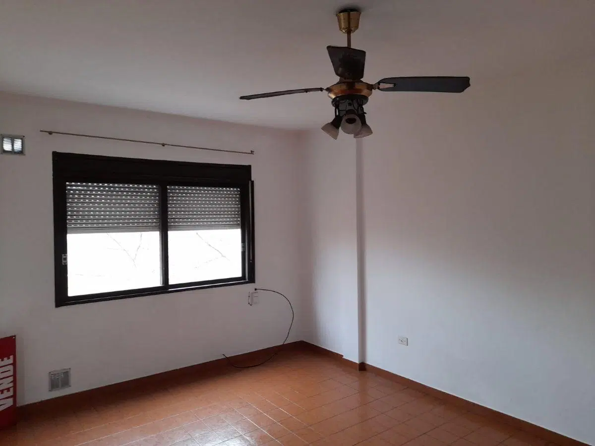 Departamento dg 74 y 5 frente, living comedor, cocina, baño, dormitorio, placard, baulera, cochera 2
