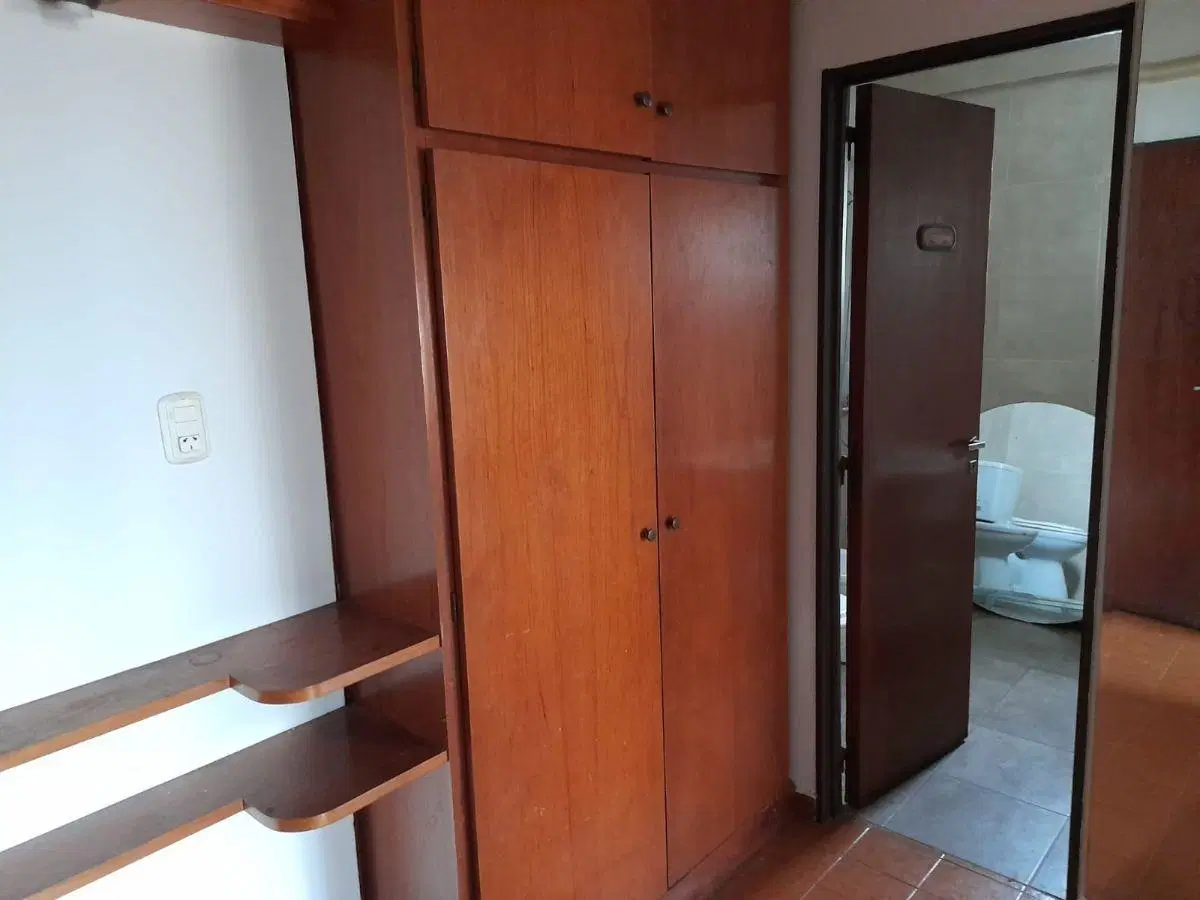 Departamento dg 74 y 5 frente, living comedor, cocina, baño, dormitorio, placard, baulera, cochera 4