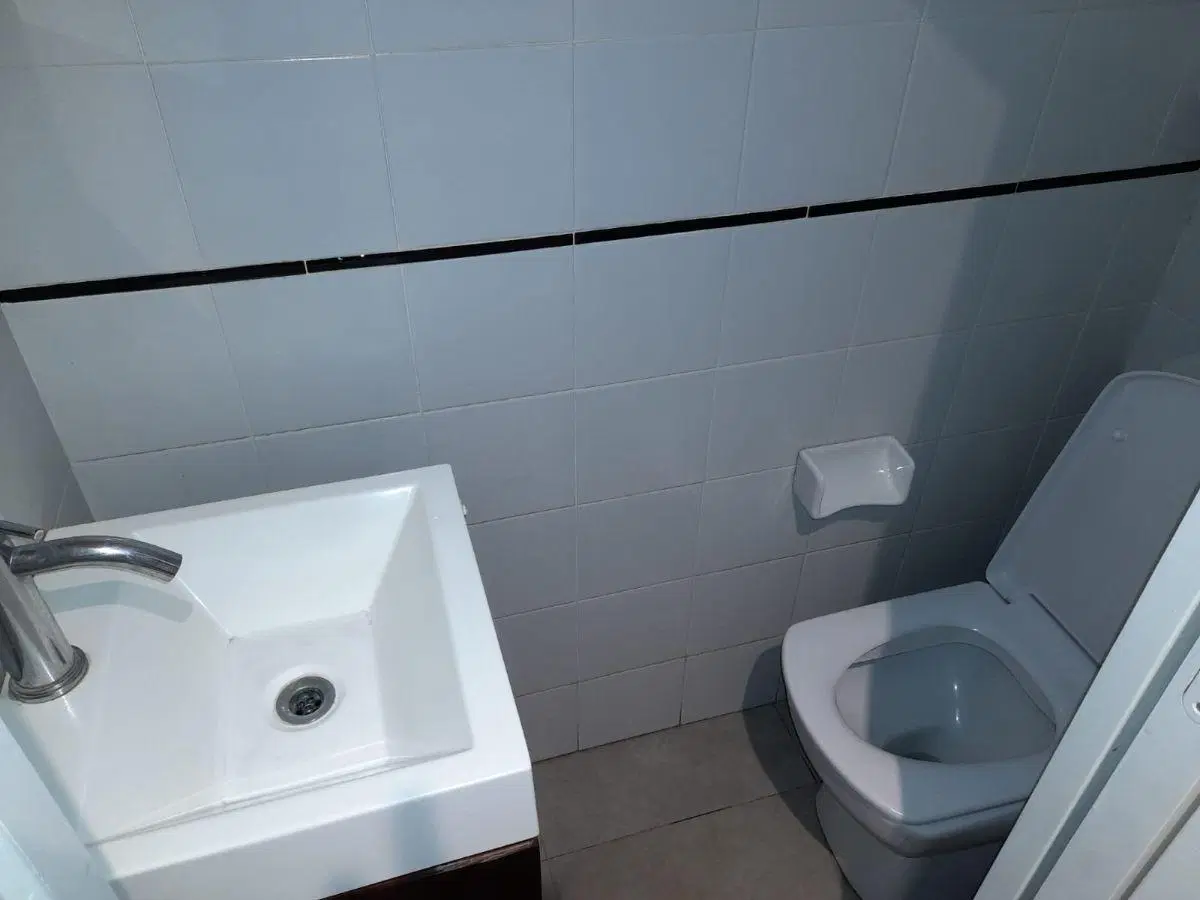 Casa categoría 19y64 en alquiler La Plata Living comedor, 2 baños, toilette, 3 dormitorios garaje 5
