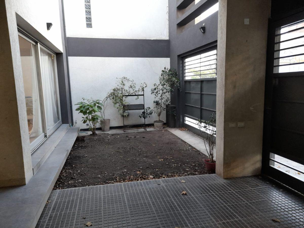 Foto de Casa categoría 19y64 en alquiler La Plata Living comedor, 2 baños, imagen 1