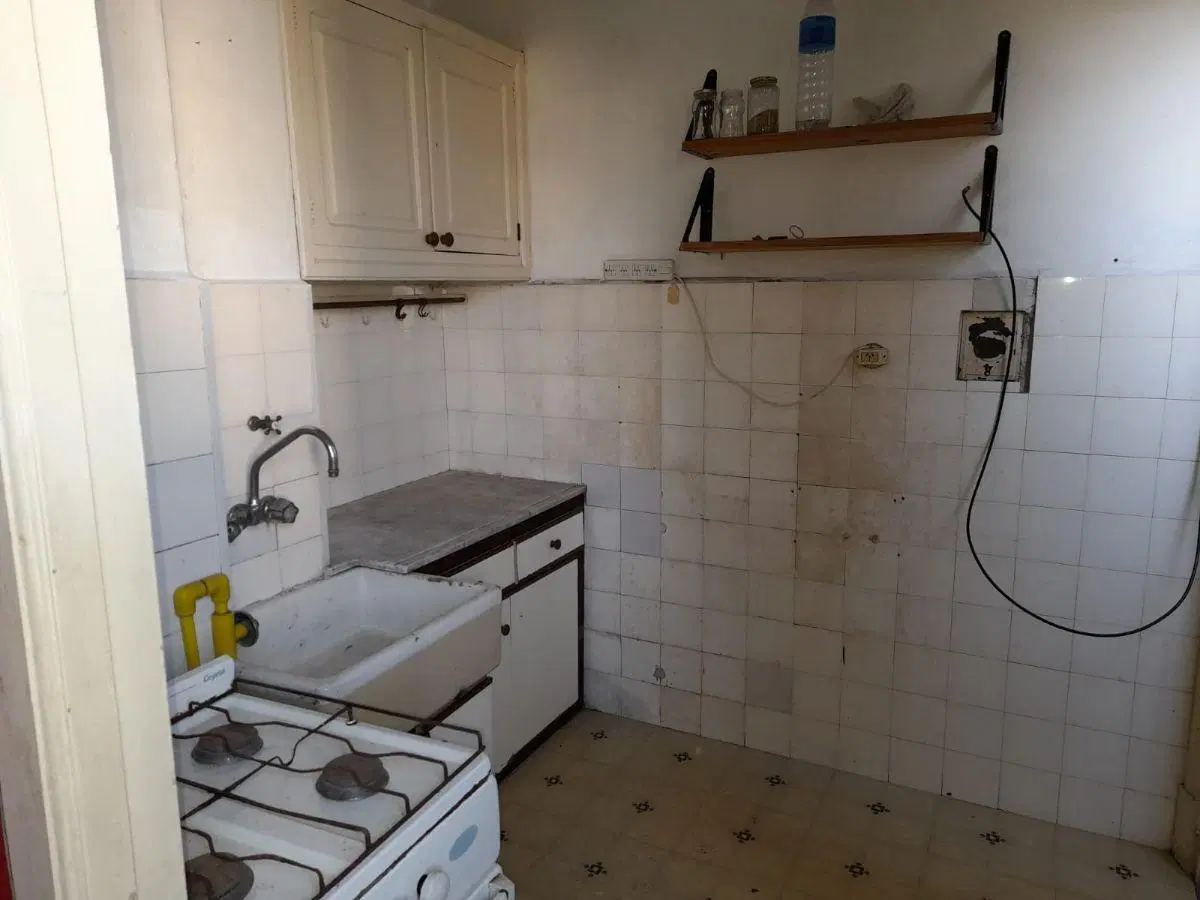 Departamento 46 y 4 living comedor, 3 dormitorios, placares, cocina, lavadero, baño toilete, estudio 5