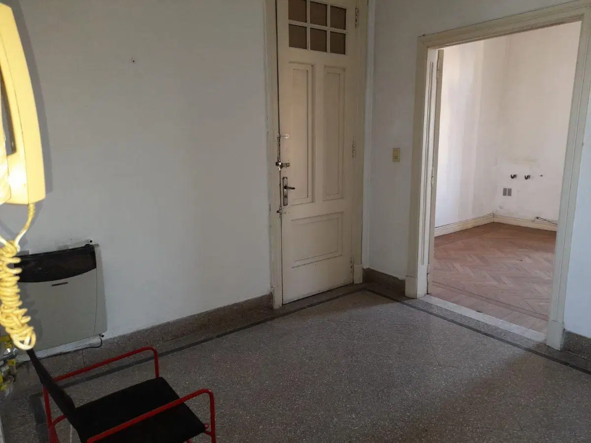 Departamento 46 y 4 living comedor, 3 dormitorios, placares, cocina, lavadero, baño toilete, estudio 1
