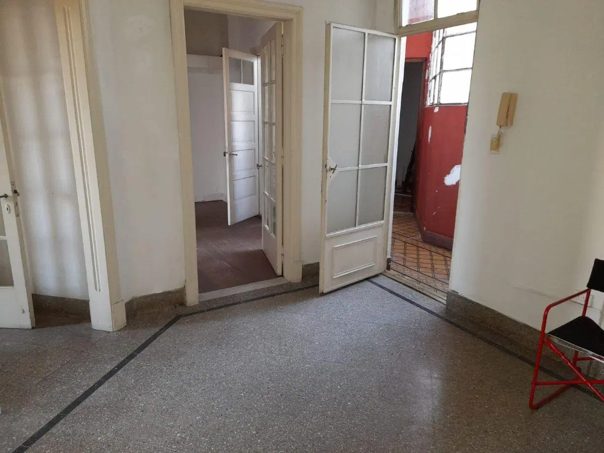 Departamento 46 y 4 living comedor, 3 dormitorios, placares, cocina, lavadero, baño toilete, estudio 3