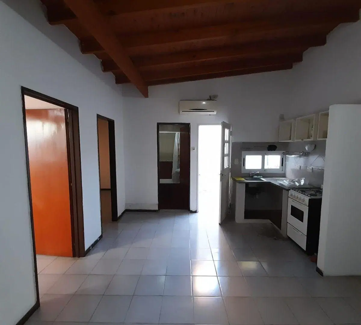 Departamento 8 y 531 2 dormitorios, patio , cocina comedor, baño, sin expensas 4