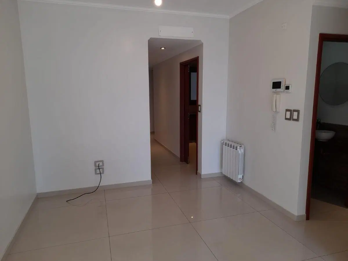 Departamento 10 y 45 Categoría, 2 dormitorios, placares, baño toilette, balcón lavadero 5