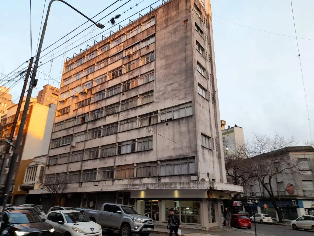 Departamento 45 y 6 frente, living comedor, cocina, baño, dormitorio 4