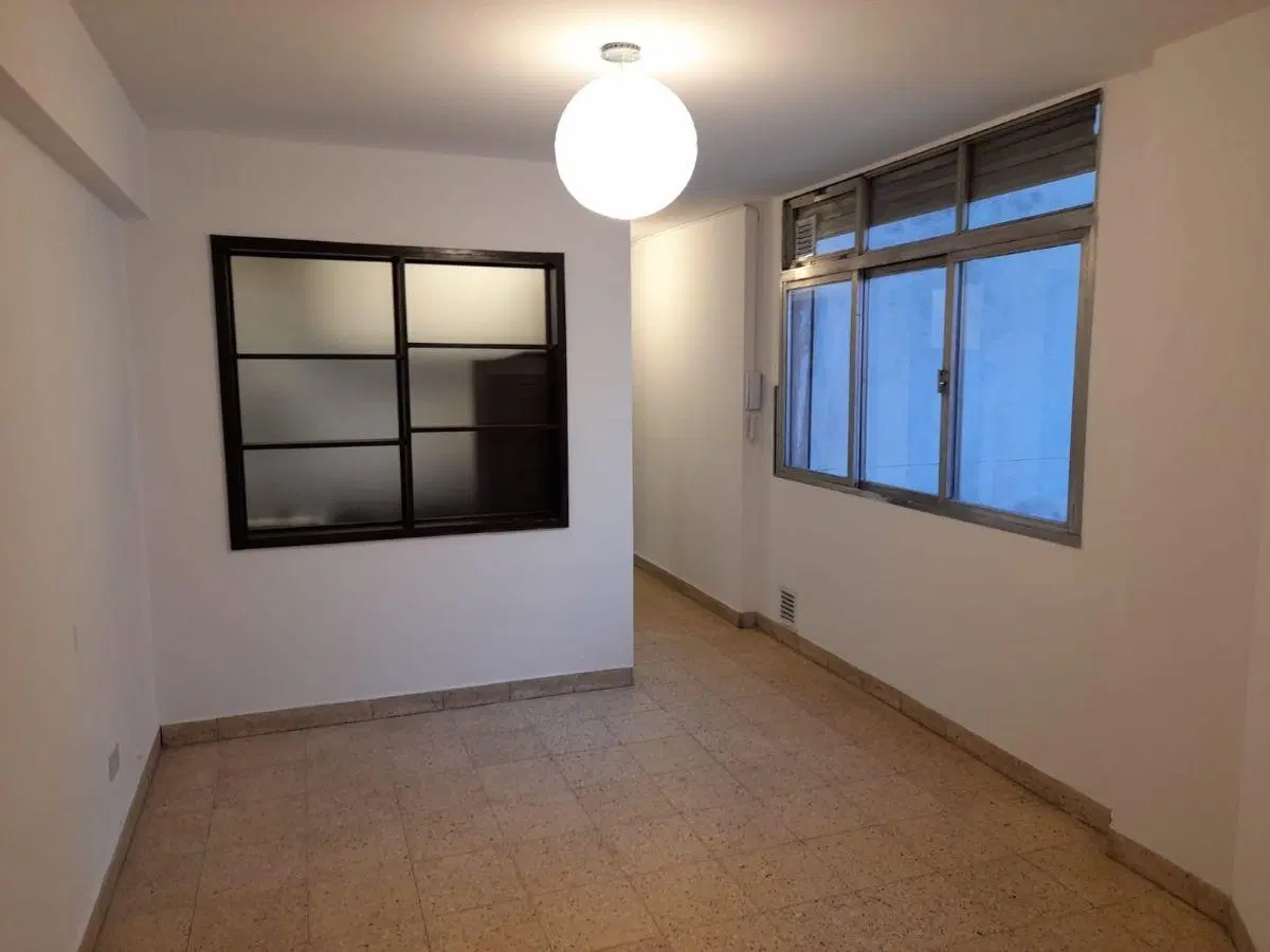 Departamento 45 y 6 frente, living comedor, cocina, baño, dormitorio 2