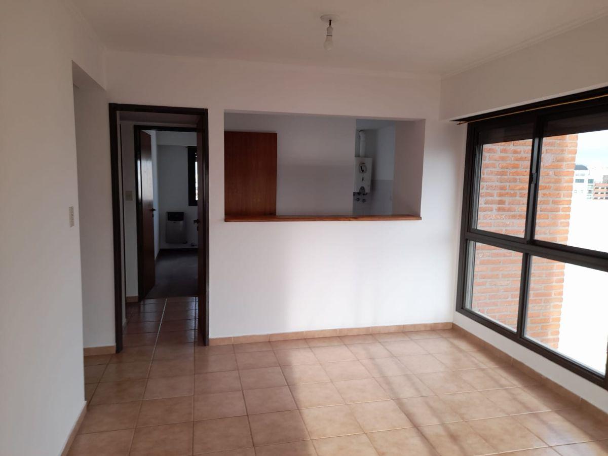 Foto de Departamento 6 y 61 en alquiler, al frente de 55 m², 2 dormitorios, imagen 1