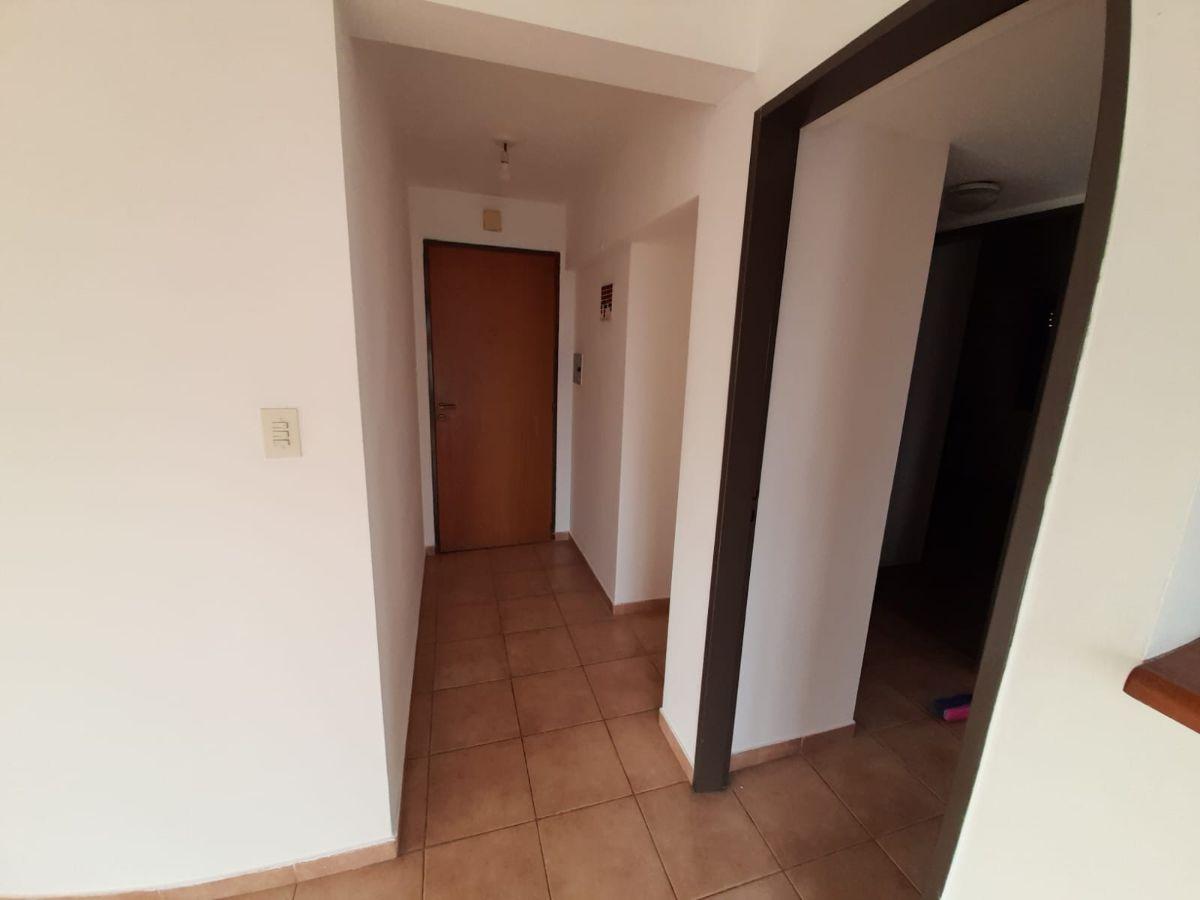 Foto de Departamento 6 y 61 en alquiler, al frente de 55 m², 2 dormitorios, imagen 2