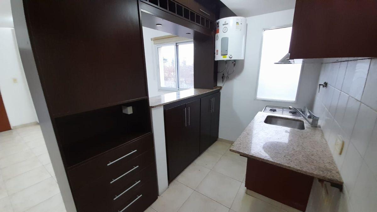 Foto de Departamento 10 y 36 en alquiler frente living comedor, dormitorio, imagen 4