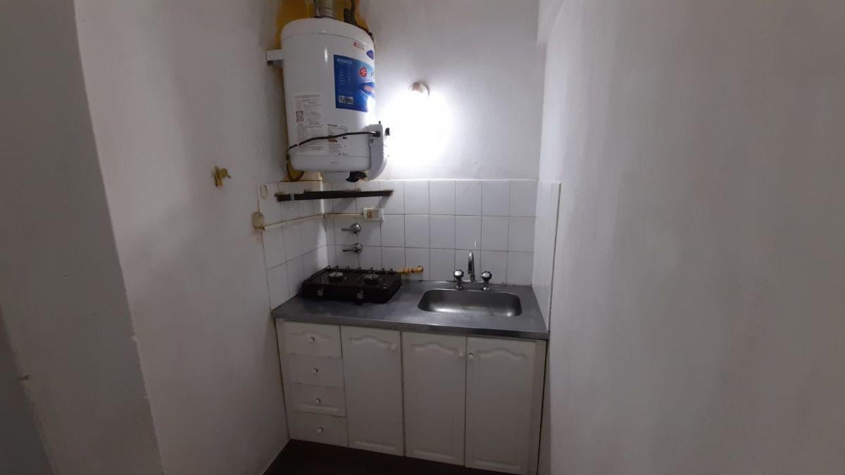 Foto de Monoambiente 47 y 13 en alquiler, luminoso, placard, baño con bañera, imagen 5