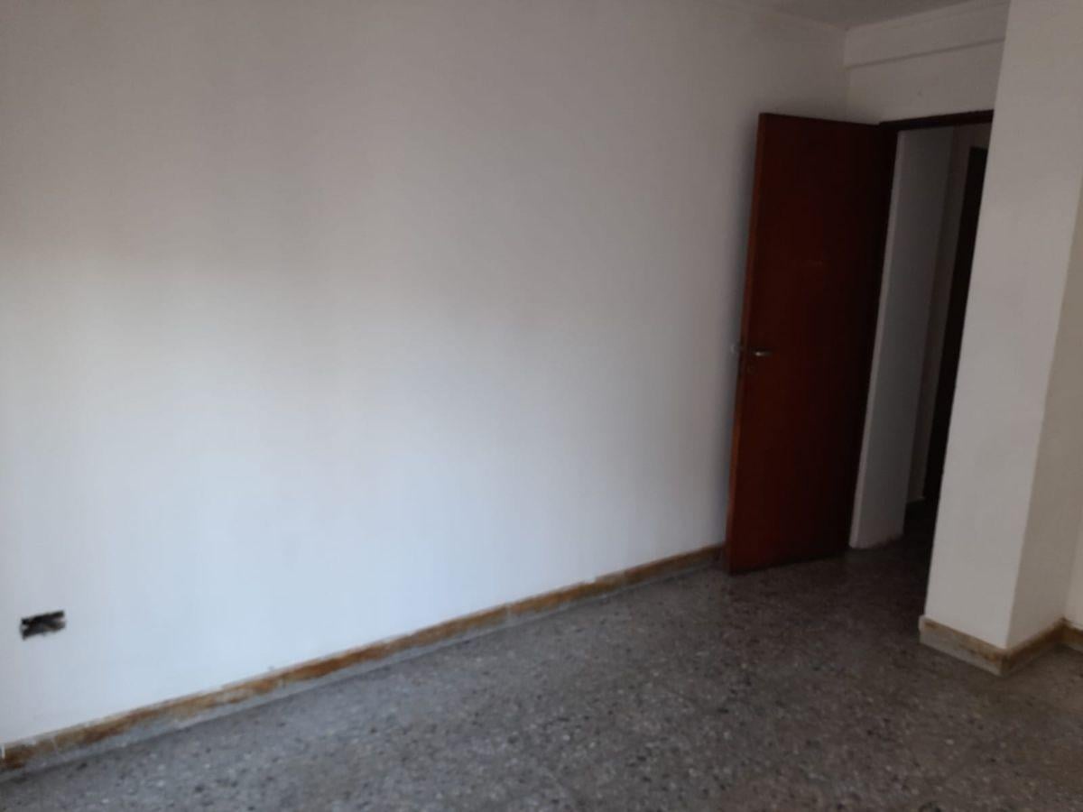 Foto de Departamento 45 y 6 living comedor, cocina, baño con bañera, imagen 2