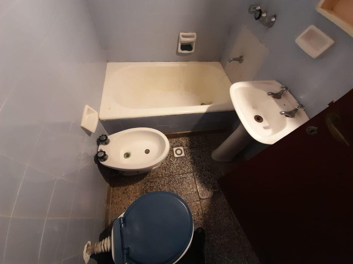 Foto de Departamento 45 y 6 living comedor, cocina, baño con bañera, imagen 4
