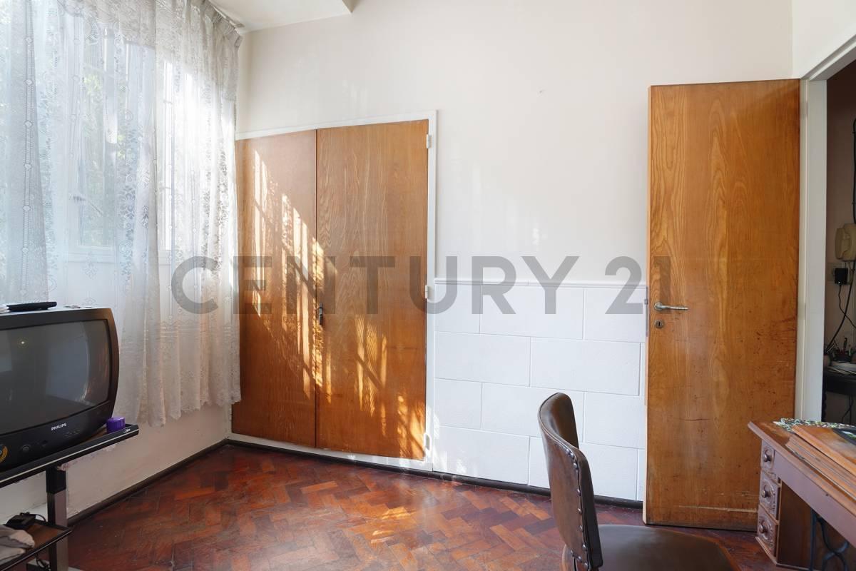 ¡Oportunidad en Barracas! Departamento con Encanto y Gran Potencial 2