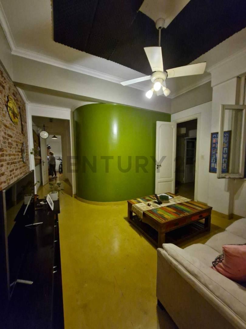 Venta. Oportunidad: Amplio PH Tipo Casa de 6 Ambientes en Caballito Limite Flores 2