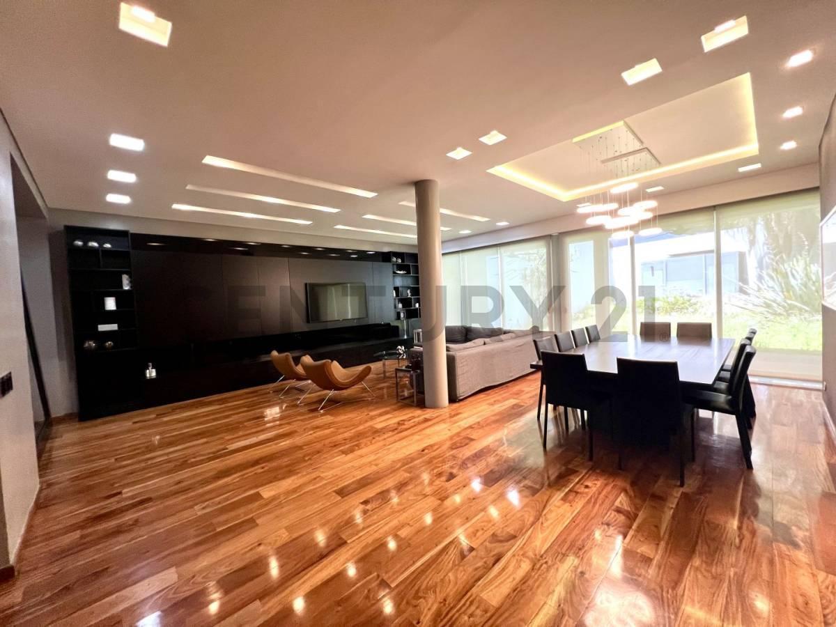 VENTA CASA DE 6 AMBIENTES-JARDIN-COCHERA-VILLA DEL PARQUE