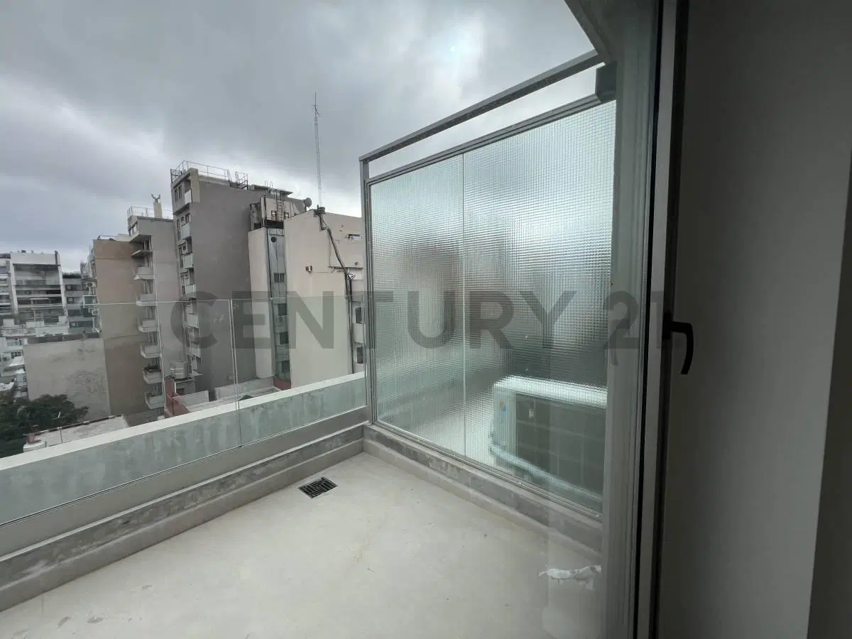 VENTA-Estrená en las alturas. Monoambiente al frente, 7° piso con balcón, SUM, rooftop · Palermo 2