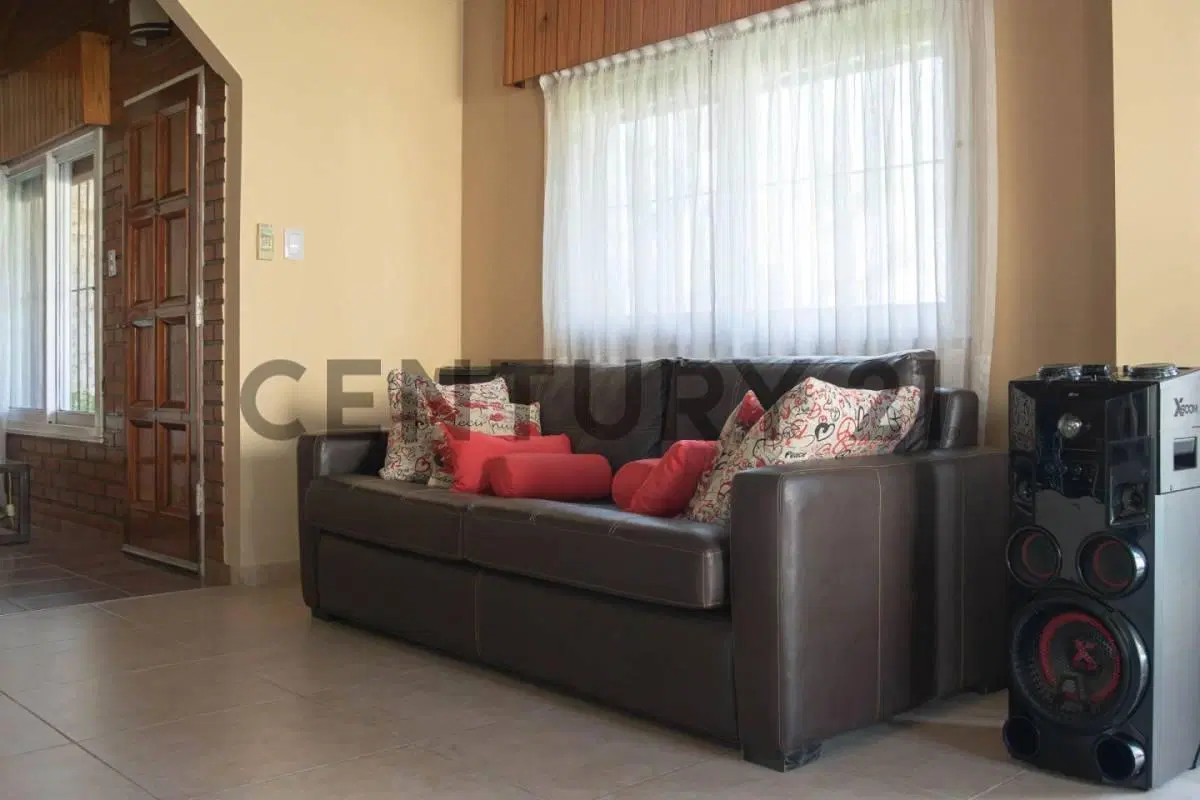 VENTA CASA BARRIO DE VICENZO GRANDE PILAR 4