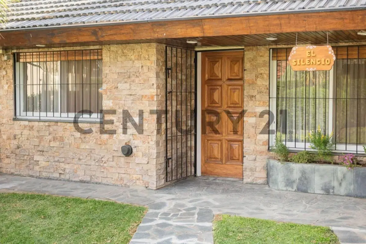 VENTA CASA BARRIO DE VICENZO GRANDE PILAR 8