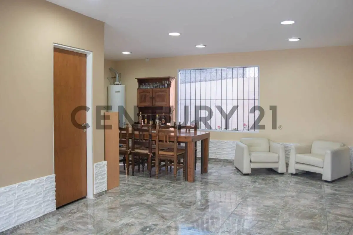 VENTA CASA BARRIO DE VICENZO GRANDE PILAR 2