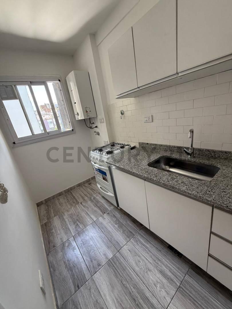 Foto de ALQUILER - SEMIPISO 2 ambientes RECICLADO a nuevo- muy LUMINOSO y con vista abierta, imagen 4