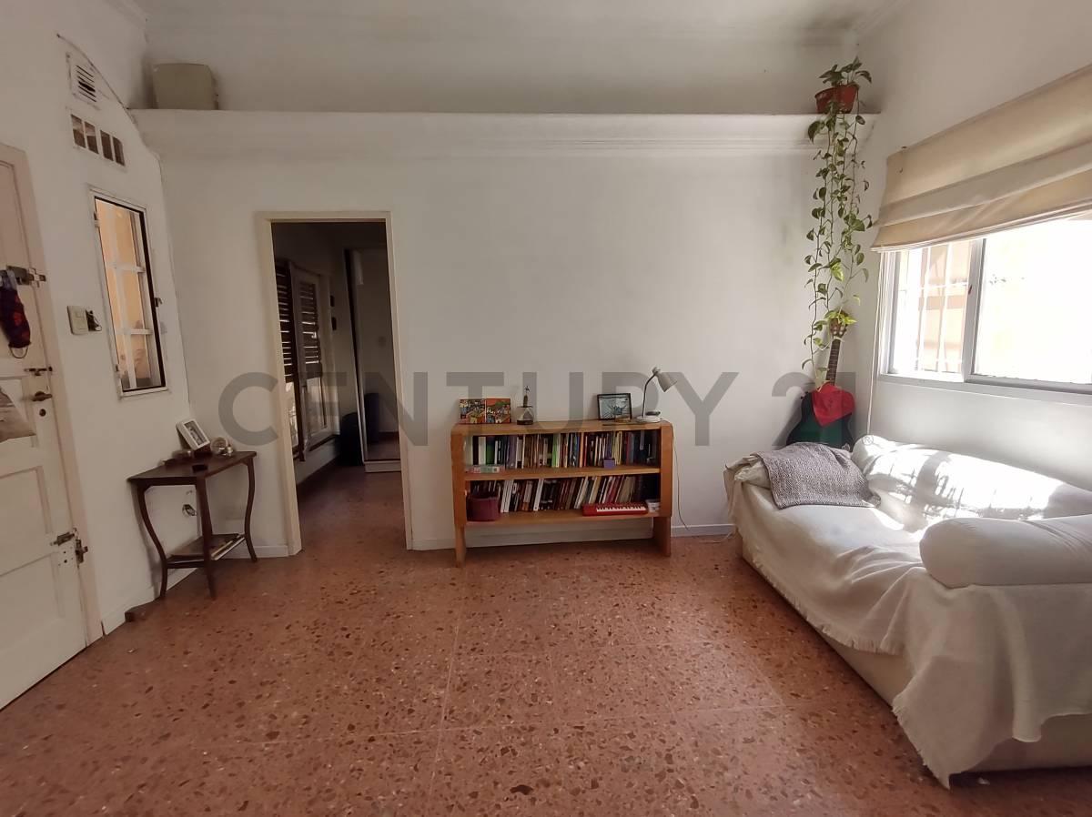 Foto de VENTA PH hermoso tres ambientes con dos patios y sin expensas, imagen 2