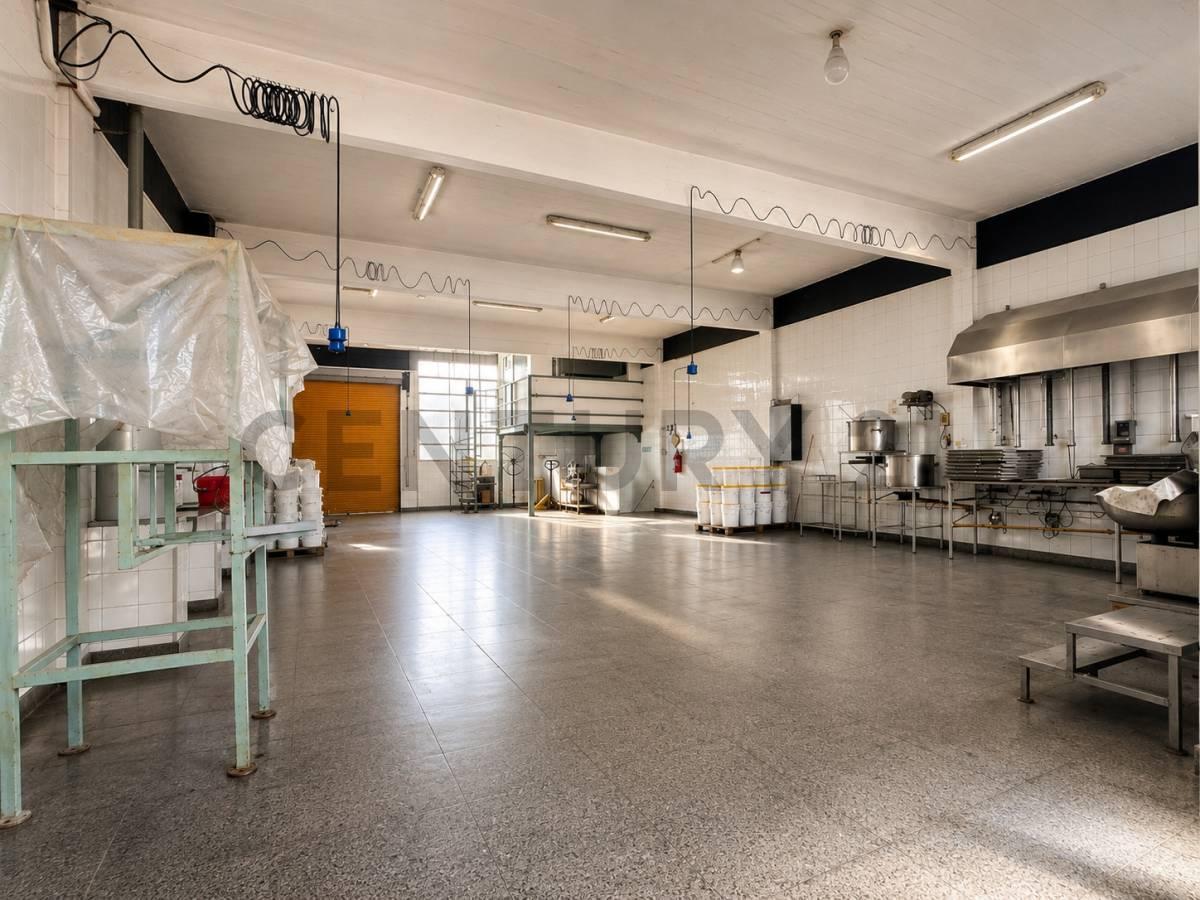 Foto de En Alquiler Galpón Industrial Habilitado | 400 m² sin columnas + Apto, imagen 1