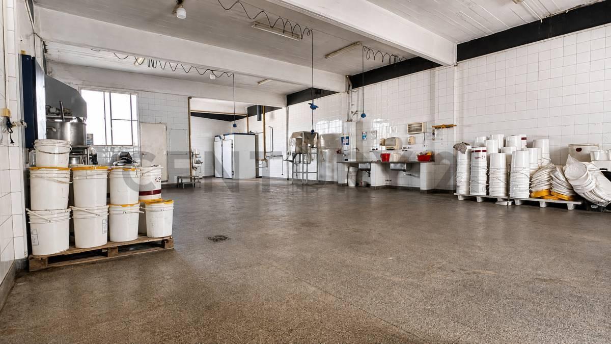 Foto de En Alquiler Galpón Industrial Habilitado | 400 m² sin columnas + Apto, imagen 5