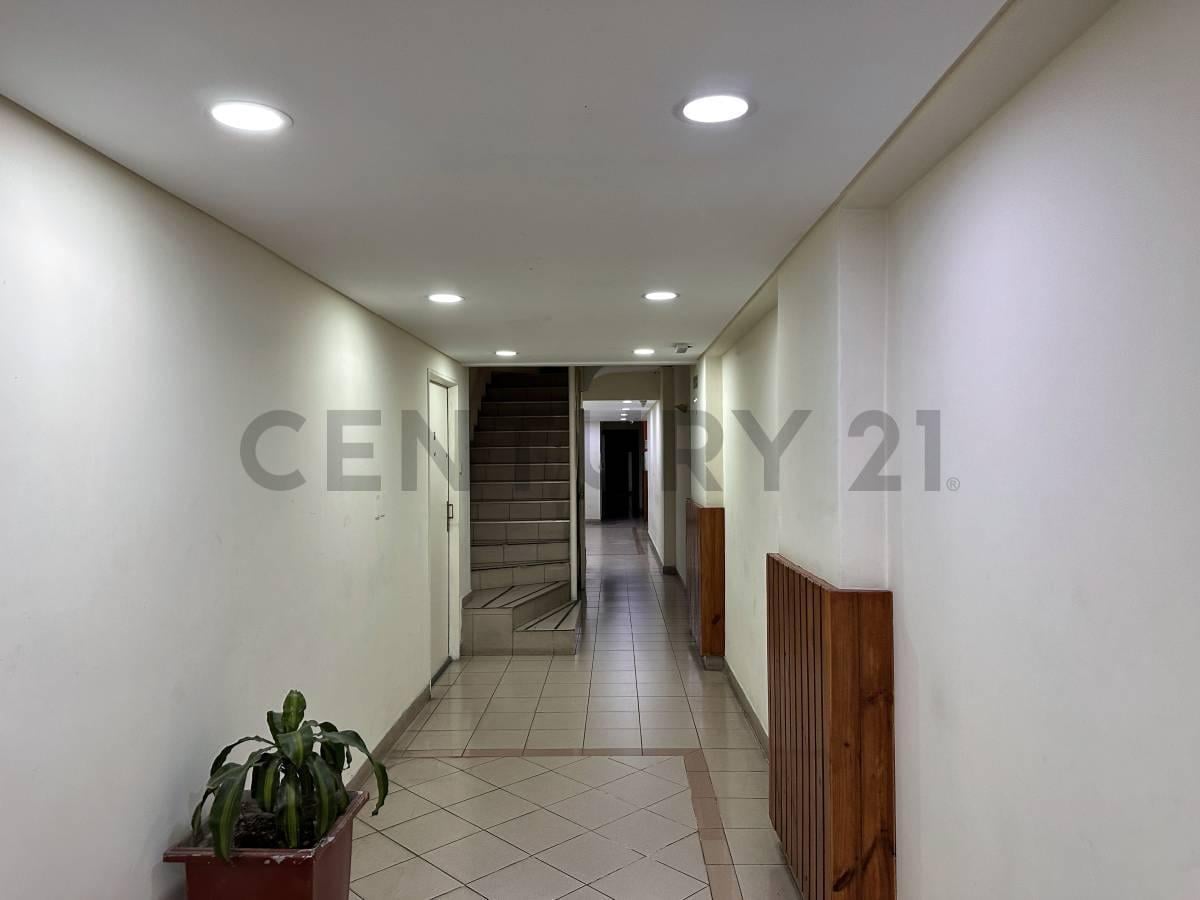 Foto de Venta Departamento en piso alto sobre Av. Córdoba – Balvanera, imagen 1