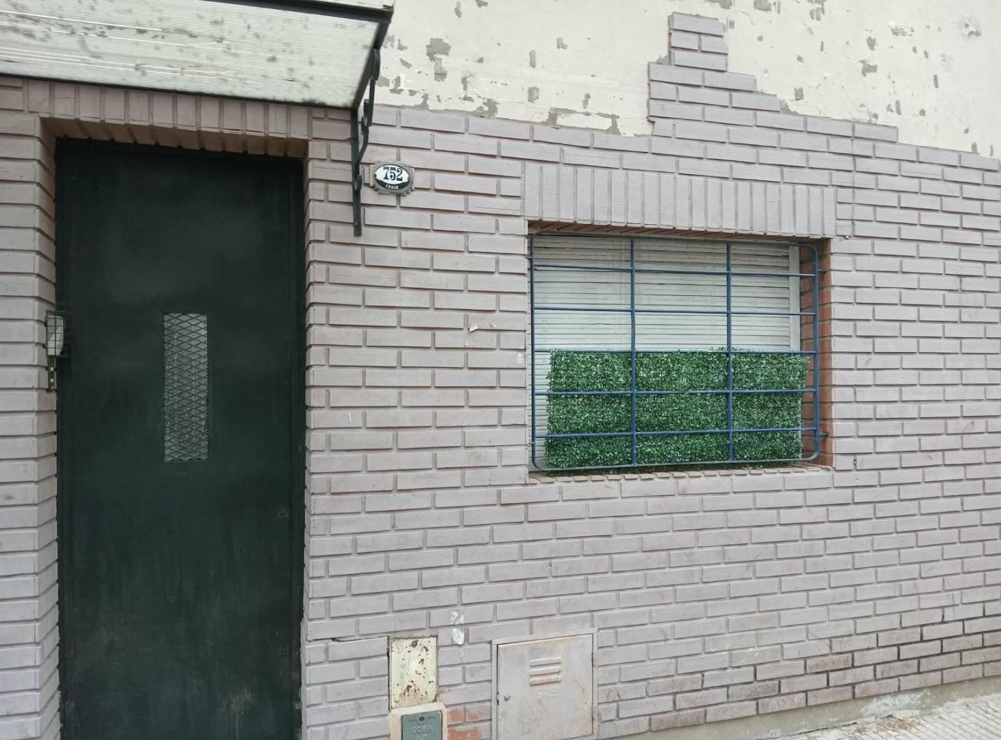 Foto de PH 2 AMBIENTES CON PATIO A RECICLAR – EXCELENTE POTENCIAL – CHACARITA, imagen 2